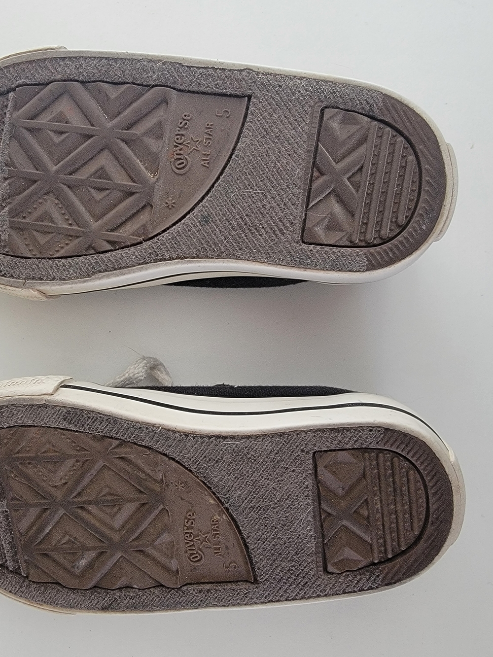 Converse Toddler Baby Black and White Low Top Sneakers Size 5 - Picture 4 of 5